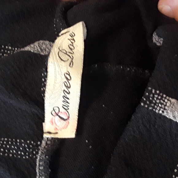 💕CUTE💕Cameo Rose leggings - Picture 5 of 5